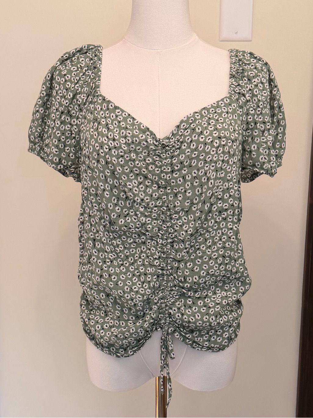 H&M Green Floral Ruched Sweetheart Puff Sleeve Top